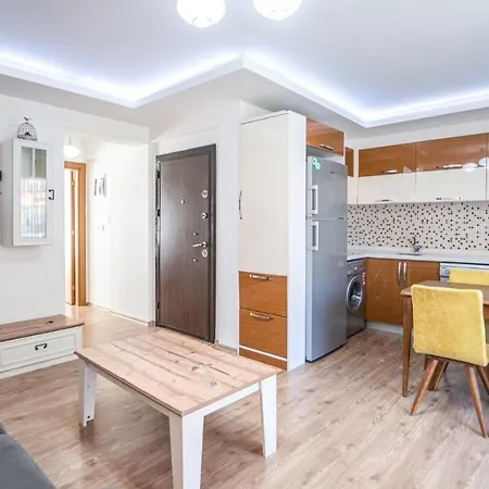 Vacation W Balcony Pool In דירה